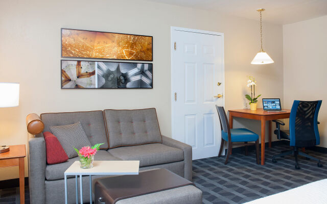 Отель TownePlace Suites by Marriott Indianapolis - Keystone комната для гостей
