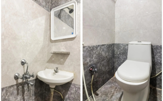 OYO 68894 Bommarillu Residency