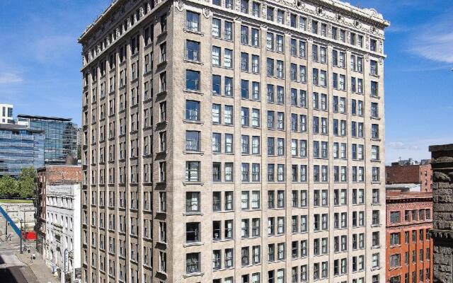 Отель Courtyard Seattle Downtown Pioneer Square вид на фасад