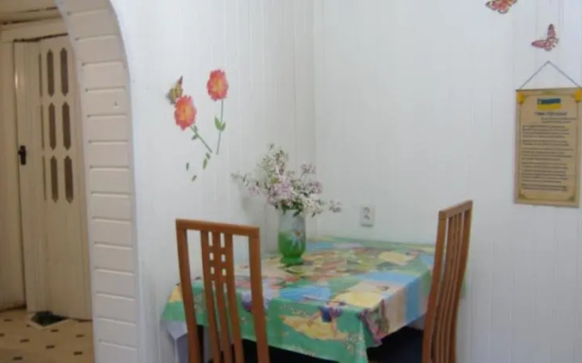 Abrikos Hostel