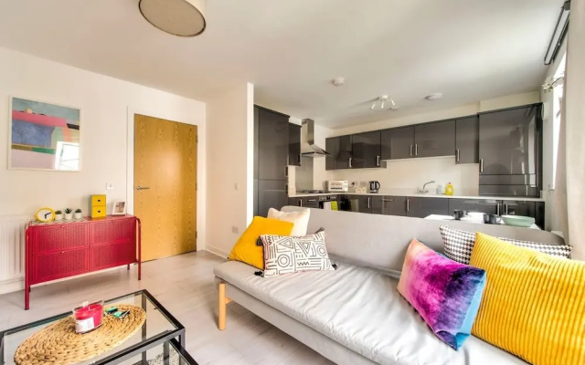 Bright 2BR Home Near Royal Mile