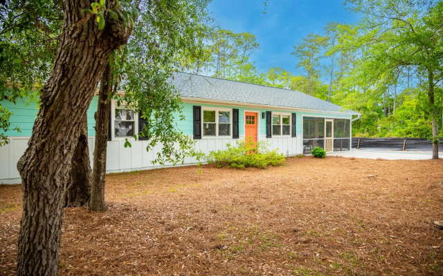 Zaruba Beach by Oak Island Accommodations