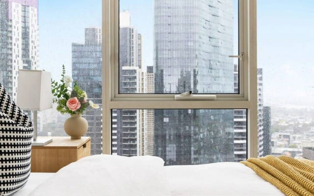 Comfy & Stylish 2BR Apt Next to Crown, City Views