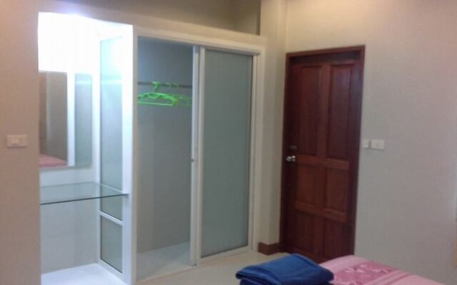 Krisada Beach Resort