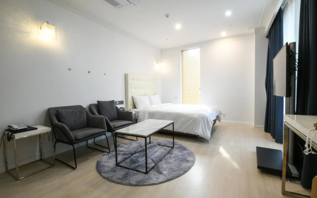 Urban Island Hotel