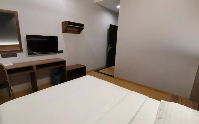 OYO 89443 Lumut Hotel