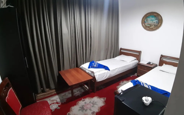 Riverside Hotel