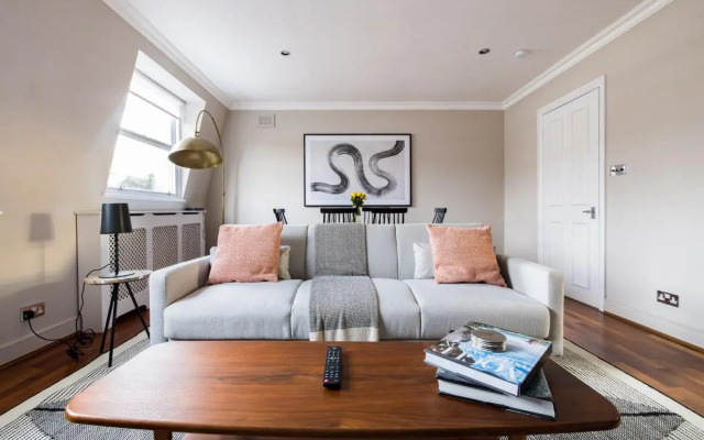 The Chelsea Corner - Stylish 2BDR with Rooftop Terrace