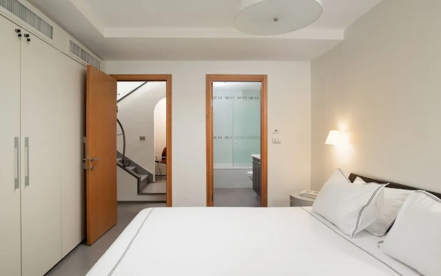 Luxury Duplex with Rooftop by FeelHome