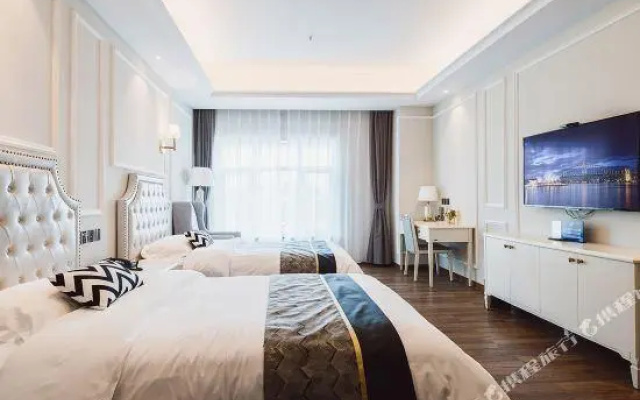 Rose Star Moon Selected Hotel