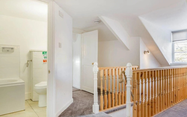 Lovely Period Villa Sleeps 8 Resting in Torquay