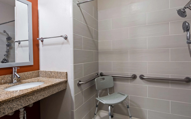 Best Western Plus Lee's Summit Hotel & Suites
