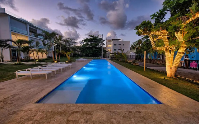 Amazing ocean view apartment with grand pool