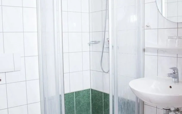 Отель Pension Weinberg Gustrow