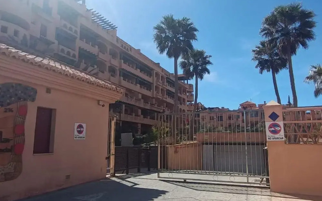 Lovely Apartment in Almeria With Garden