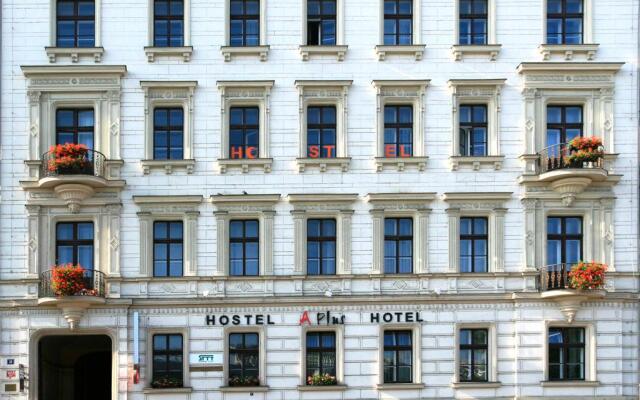 Отель A Plus Hotel and Hostel Чехия, Прага - отзывы, цены и фото номеров - забронировать отель A Plus Hotel and Hostel онлайн вид на фасад