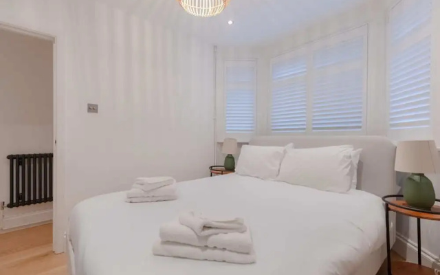 Newly Refurbished 2BD Flat - Wimbledon Village!