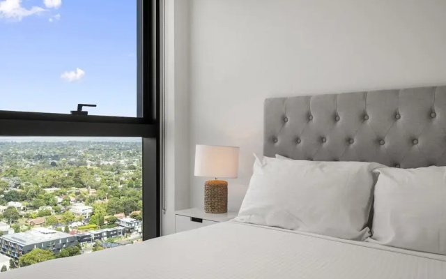 High-rise 3-bed Apartment With Premium Amenities