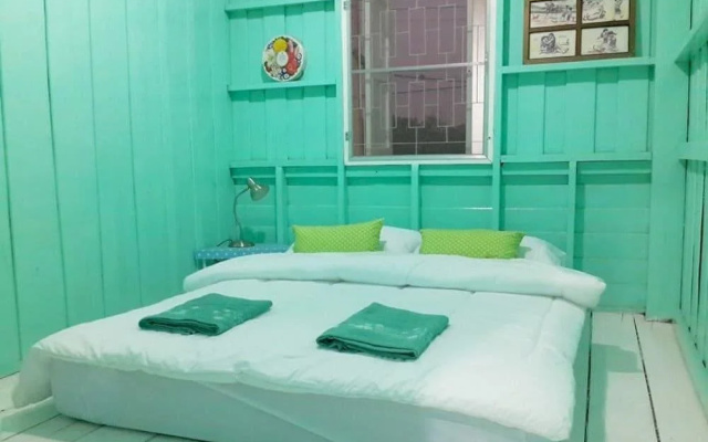 Hug Baan Guesthouse
