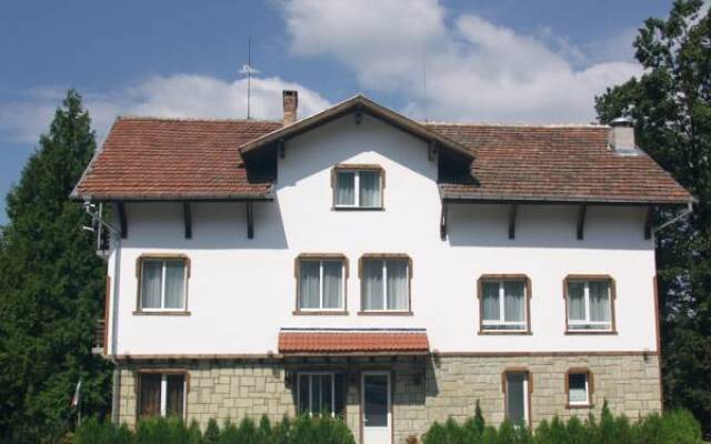 Family Hotel Nezabravka Боженци вид на фасад