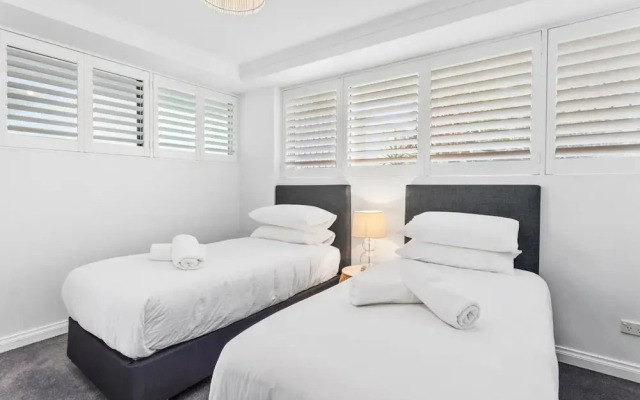 Beachfront 2-bed With Pool, BBQ