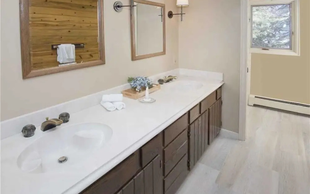 Sunburst Residence 5 Bedrooms 3.5 Bathrooms Home