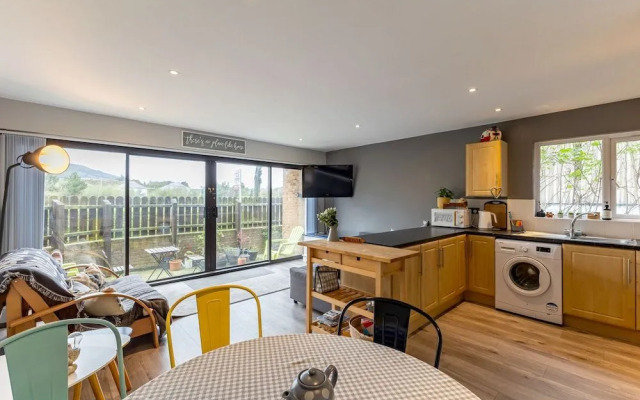 Central Apartment 3B