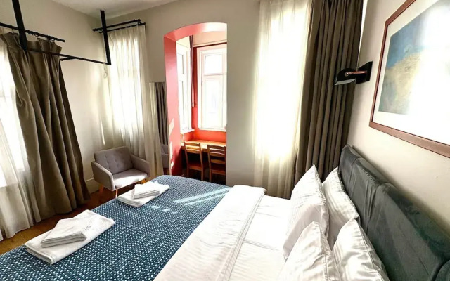 Galata Port Flats Chakra 3