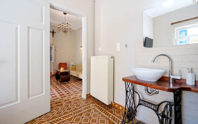 Grandma's Chic Home in Chania Venetian Harbor