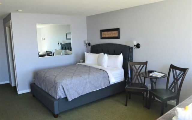 Starfish Manor Oceanfront Hotel