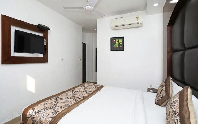 OYO 8933 Hotel CG International