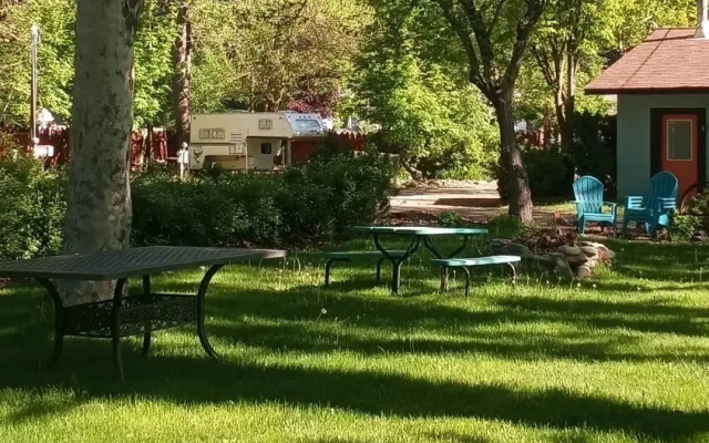 Happy Camp Cabins