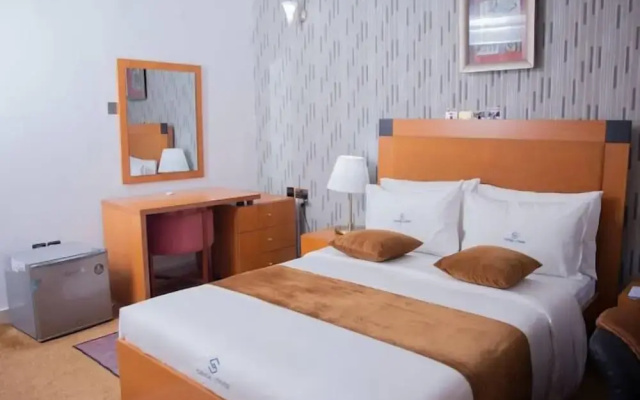 Diamond Hotel and Suites