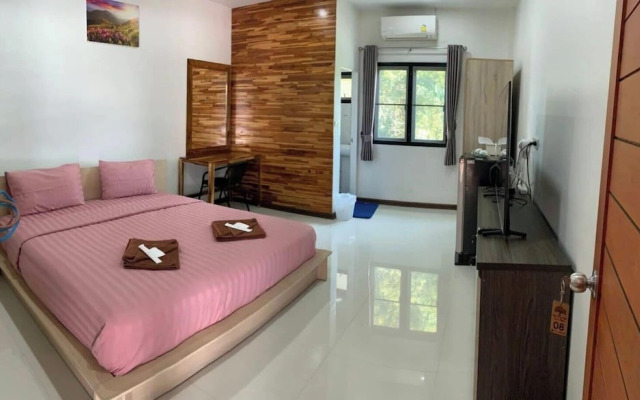 Plern Ping Cafe & Hotel