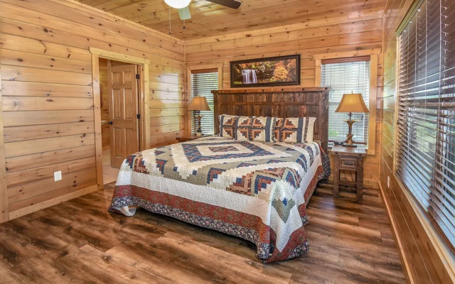 SmokyStays 10 Bedroom Cabin
