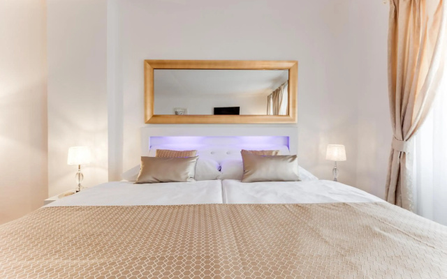 Charles Bridge Royal Apartment - Castle District