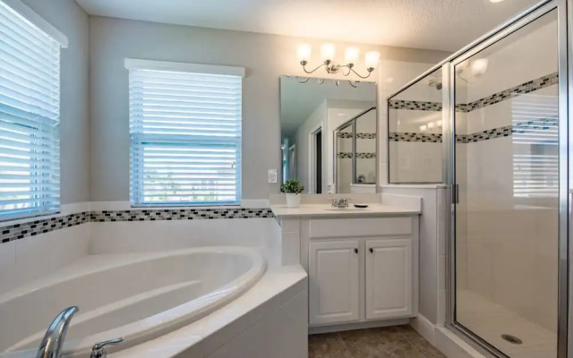 Solterra - 4104 Oaktree Drive