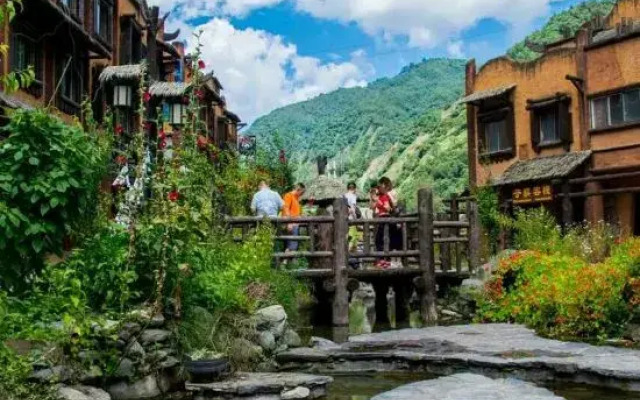 Wolong Inn