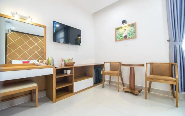 RedDoorz Plus near HIECC Tan Binh 2