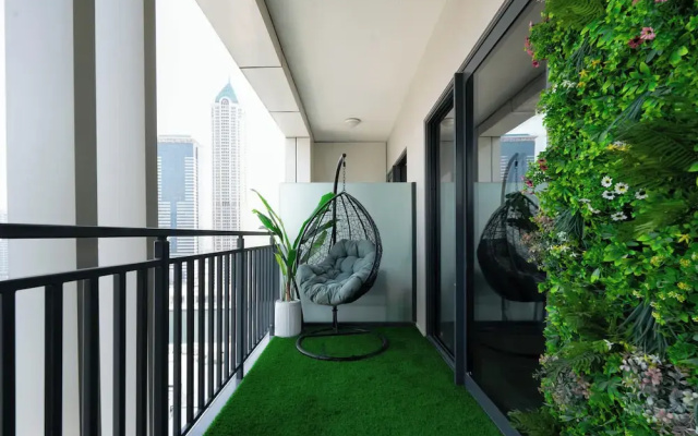 KeyRock Living - Dubai Skyline