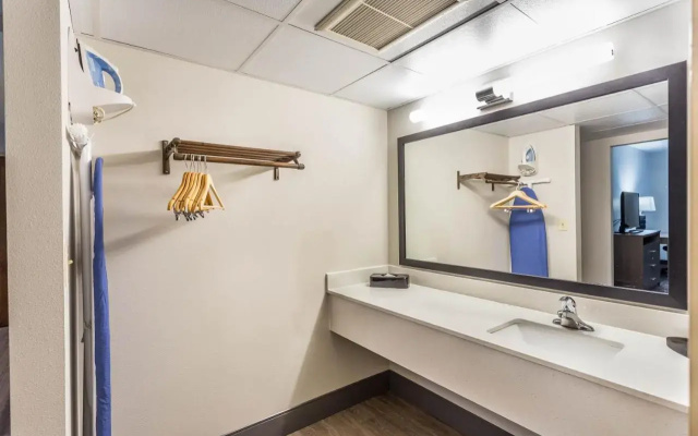 EverSpring Inn & Suites Marshall