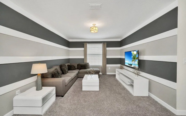 Gorgeous, Modern Home W/private Pool!