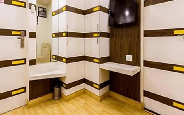 Fabhotel Sholas Residency I