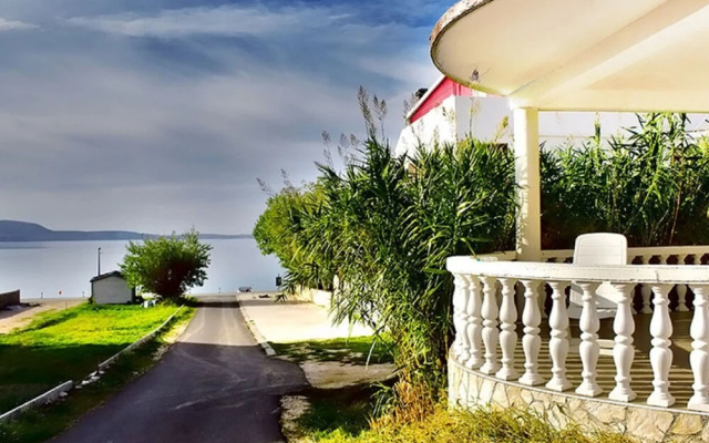Tranquil Holiday Home in Metajna With Balcony