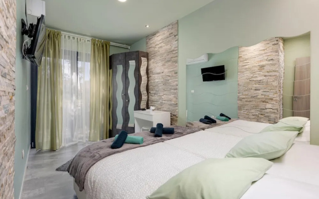 Awesome Home in Vantacici With Jacuzzi, Sauna and Wifi