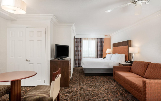 Holiday Inn Fort Lauderdale Airport by IHG