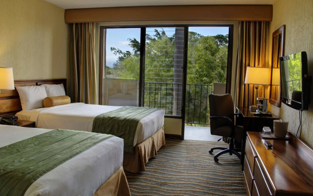 Irazu Hotel & Studios