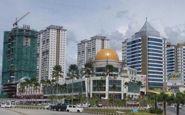 Отель 1 Borneo Tower B Service Condominiums вид на фасад