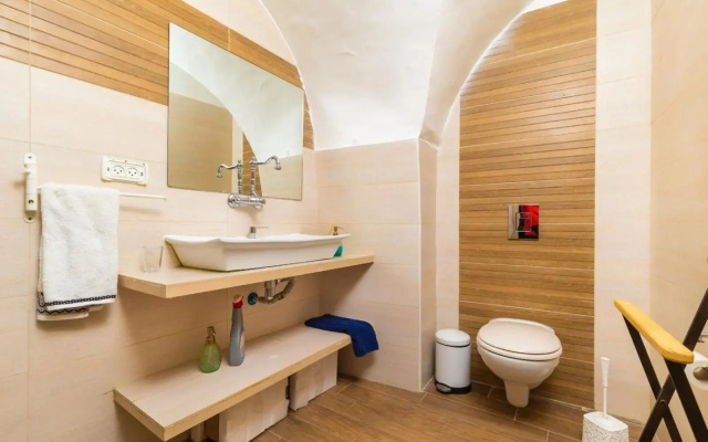 Private House 5 BDR In Mamilla up to 12 People !