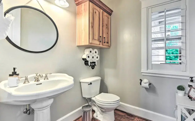 Bellemont Family Home w/ Hot Tub & Playground Set